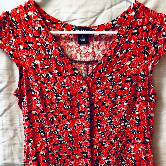 ❤️Red Floral Romper❤️ - Picture 2 of 4